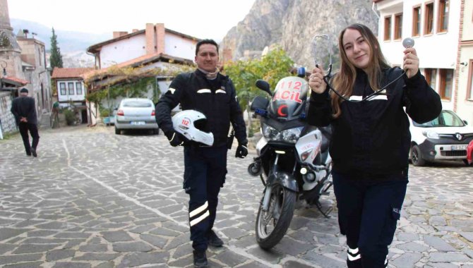 Bakan Koca Görüntülerini Paylaşmıştı, Sağlık Çalışanı Çift Motosiklet Ambulansla Hayat Kurtarıyor
