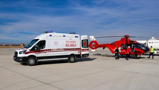 Ambulans helikopter 7 il arasında mekik dokuyarak hastaların imdadına yetişiyor