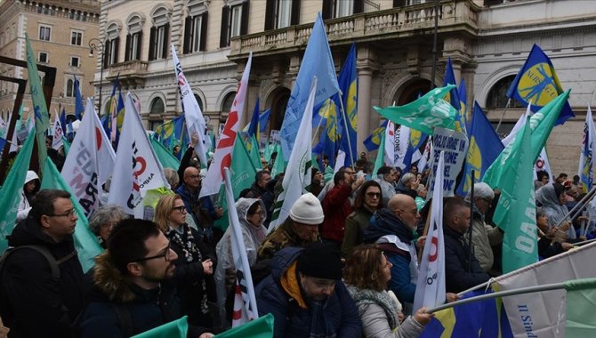 Medici e infermieri hanno scioperato in Italia