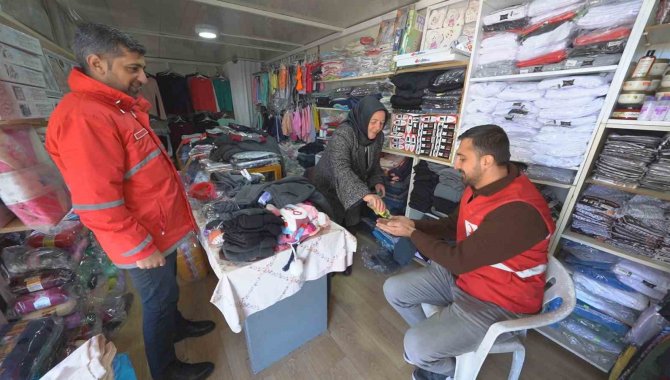 Depremzede Esnaf Kızılay’la İşine Devam Ediyor