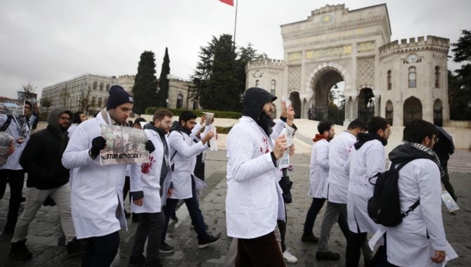 İstanbul'da doktorlar Gazze için sessiz yürüyüş gerçekleştirdi