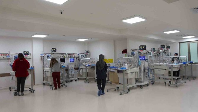 Deprem Sonrası Kendi Yarasını Saran Özel Hastane, Hasta Kabulünü Sürdürüyor