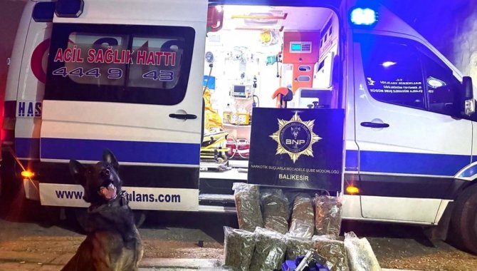 Balıkesir'de uyuşturucu ele geçirilen ambulanstaki 3 zanlı tutuklandı