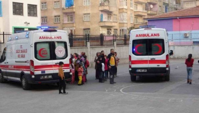 Diyarbakır'da 32 öğrenci gıda zehirlenmesi şüphesiyle hastaneye kaldırıldı