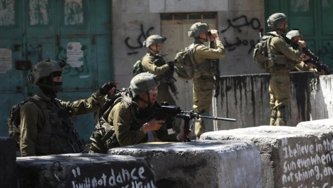 İsrail ordusu, Filistin Kızılayı'nın Cibaliya'daki acil servisine baskın düzenleyerek ekiplerini alıkoydu