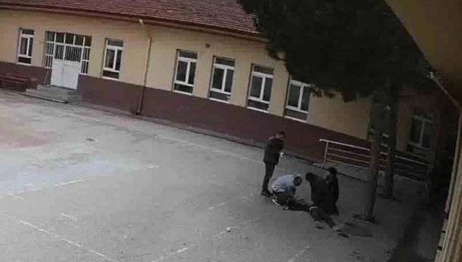 Amasya'da okul bahçesinde kalbi duran öğrenci, öğretmeninin kalp masajıyla yaşama döndü