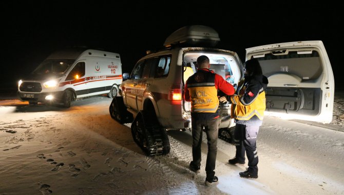 Kars'ta kaynar suyla yanan çocuk paletli ambulansla hastaneye ulaştırıldı