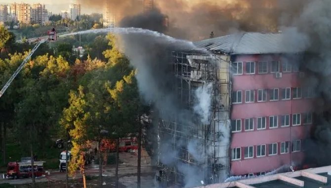 Adana'da eski devlet hastanesi yangınıyla ilgili 2 çocuk gözaltına alındı