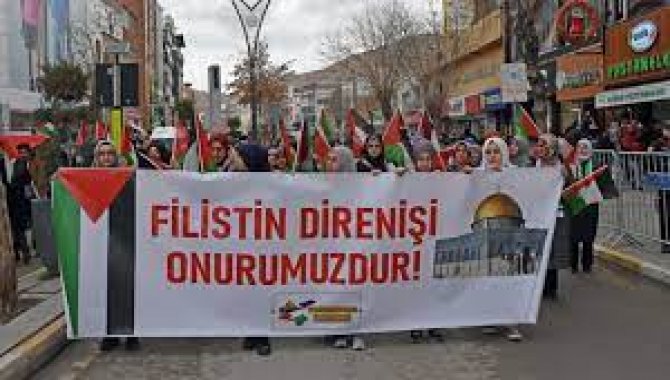 Van'da sağlık çalışanları Filistin için "sessiz yürüyüş" yaptı
