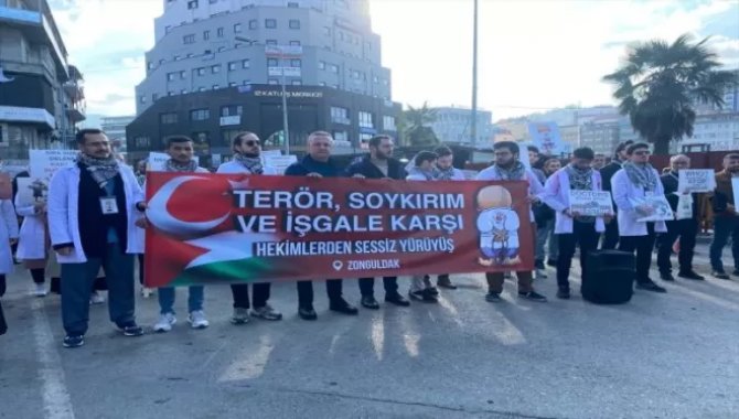Sakarya ve Zonguldak'ta hekimler ve sağlık çalışanları Gazze için "sessiz yürüyüş" yaptı