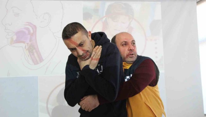 Bingöl’de 2023 Yılında 800 Kişiye Heimlich Manevrası Eğitimi Verildi