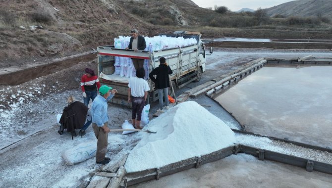 Sivas'ta iyotlu kaynak tuzu üretimi mesaisi sürüyor