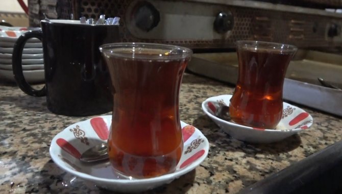 Kıtlama Olarak İçilen Sıcak Çaylar Yemek Borusu Kanserini Tetikliyor