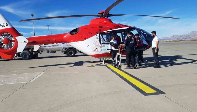 Cizre’de Ambulans Helikopter 6 Aylık Büşra İçin Havalandı