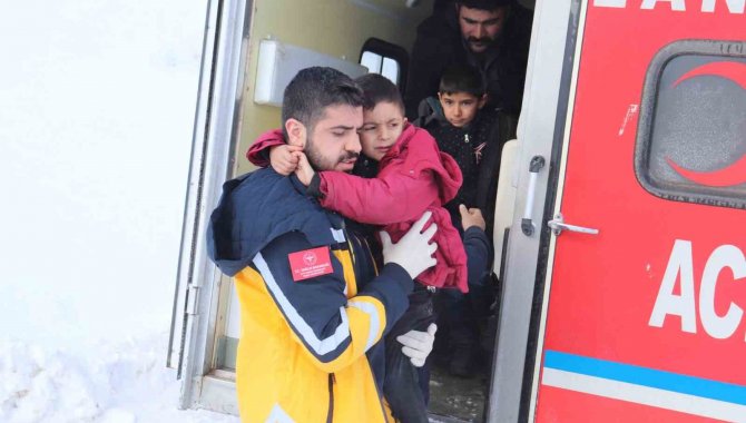 Ağrı’da 4 Kardeşin Yardımına Paletli Ambulans Yetişti