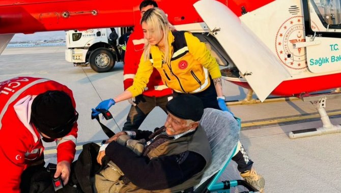 Van’da Kalp Krizi Geçiren Yaşlı Hasta İçin Helikopter Havalandı