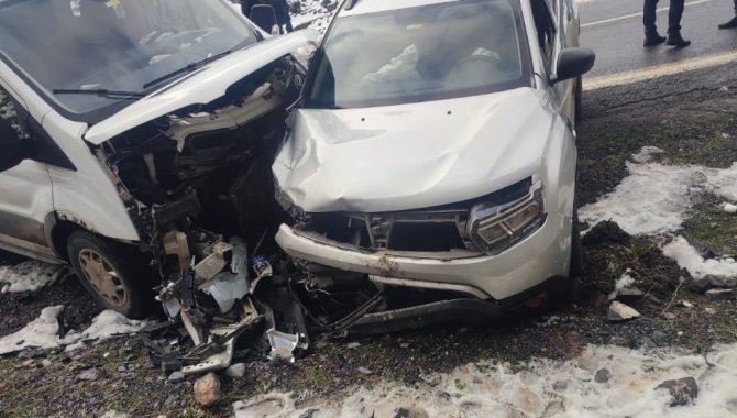 Şırnak’ta İki Aracın Karıştığı Kazada 8 Kişi Yaralandı