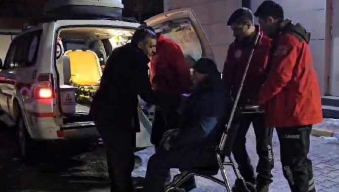 Van’da Göğüs Ağrısı Olan Hastaya Kar Ambulansıyla Ulaşıldı