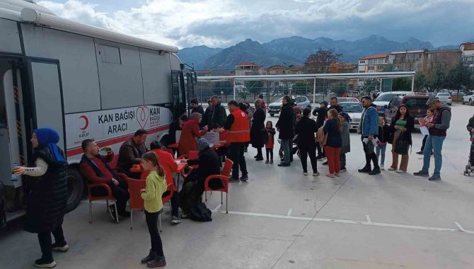 İlkokul Öğrencileri Hasta Arkadaşları İçin Seferber Oldu