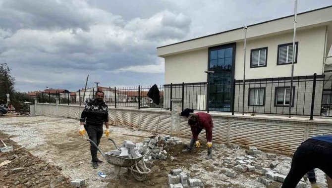 Karacasu İlçe Devlet Hastanesi’nin Yolları Yapılıyor