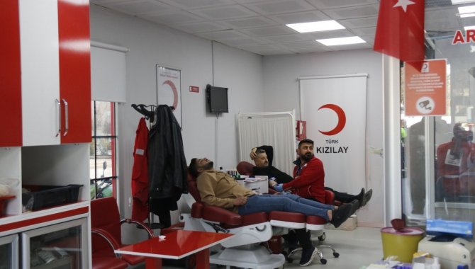 Türk Kızılayı Günde Ortalama Bin 150 Hastanenin Kan İhtiyacını Karşılıyor
