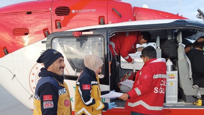 Van’da Ambulans Helikopter 58 Yaşındaki Hasta İçin Havalandı