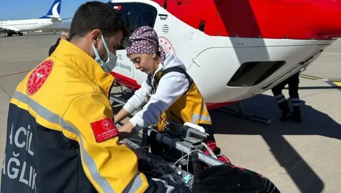 Şırnak’ta Ambulans Helikopter 2 Yaşındaki Emine Bebek İçin Havalandı
