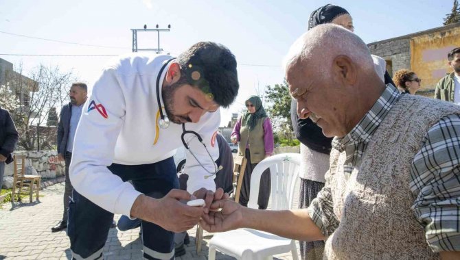 Mersin’de ’Gezici Sağlık Aracı’ Çalışmalarını Sürdürüyor