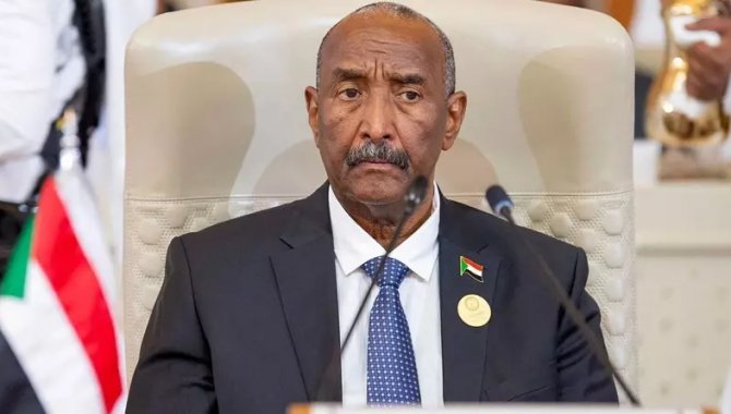 Sudan Cumhurbaşkanı El Burhan, Yoğun Bakımda Olan Oğlunun Doktorlarından Bilgi Aldı