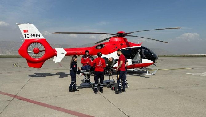 Şırnak’ta Kalp Yetmezliği Olan Hasta Ambulans Helikopterle Diyarbakır’a Sevk Edildi