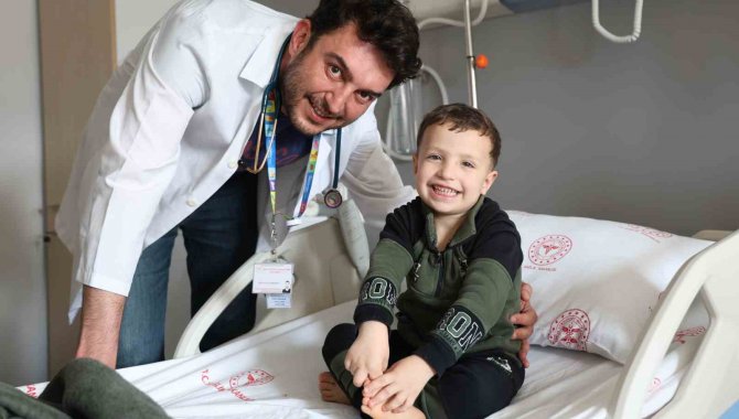 Uzman Dr. Emre Karadeniz: “Mutlu Olan İnsanlar, Hastalıklarını Daha Çabuk Atlatıyorlar”