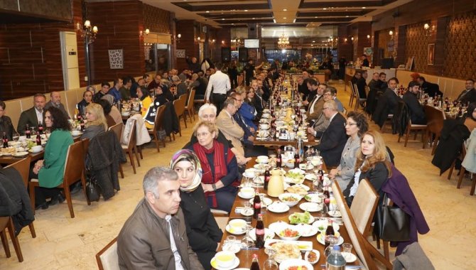 Vali Işın, Sağlık Çalışanlarıyla İftar Yaptı