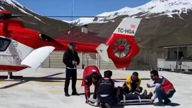 16 Yaşındaki Hasta İçin Helikopter Ambulans Havalandı