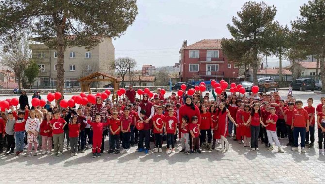 Hisarcık Cumhuriyet İlkokulunda “Otizme Kırmızı Işık Yak” Etkinliği