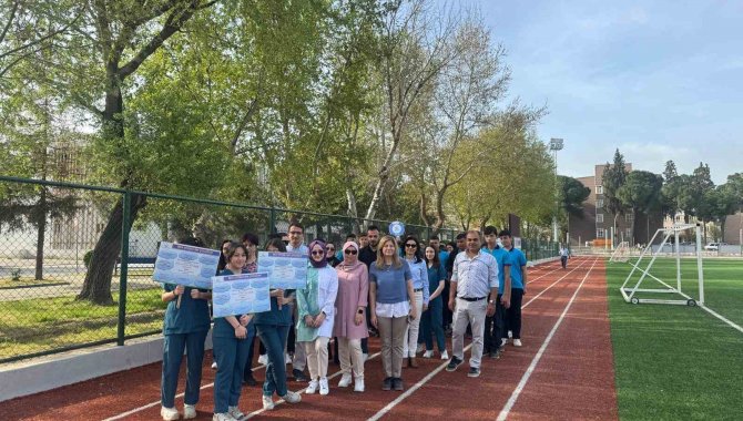 Otizme Dikkat Çekmek İçin Yürüdüler