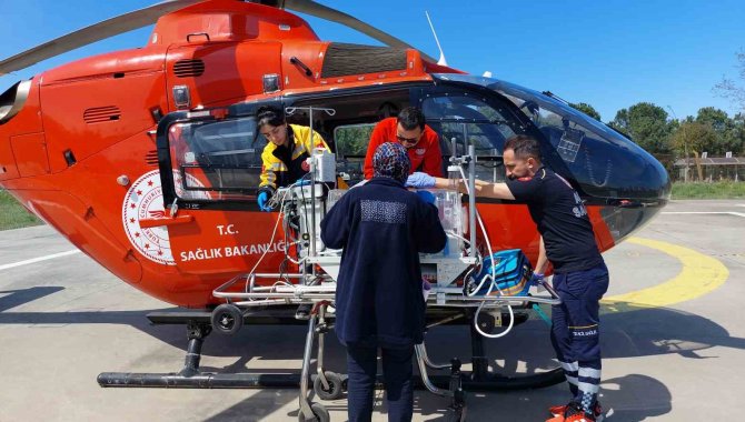 Ambulans Helikopter Yeni Doğan Bebek İçin Zamanla Yarıştı