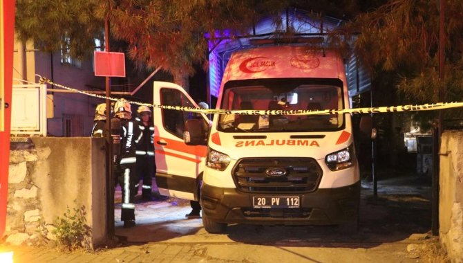 Denizli'de ambulansta oksijen tüpü parlamasında 2 görevli yaralandı