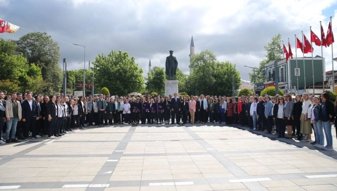 Edirne'de Hemşireler Haftası ve Ebeler Günü kutlandı