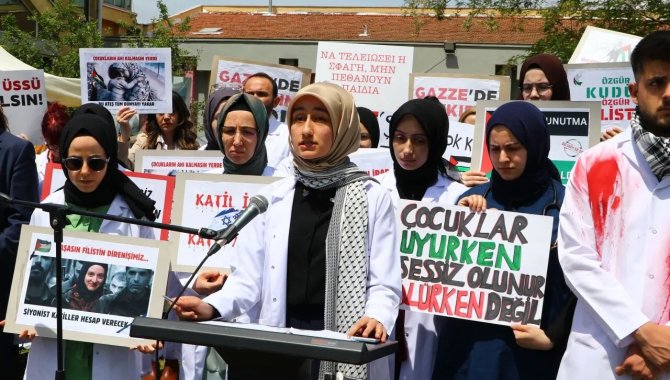 Tekirdağ'da tıp öğrencileri ve doktorlar İsrail'in Gazze'ye saldırılarını protesto etti