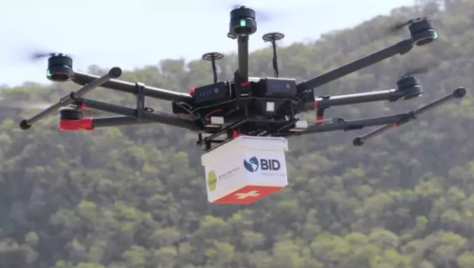 Nijeryalı Musa, hastalara daha hızlı tıbbi malzeme ulaştırılabilmesi için insansız hava aracı geliştirdi