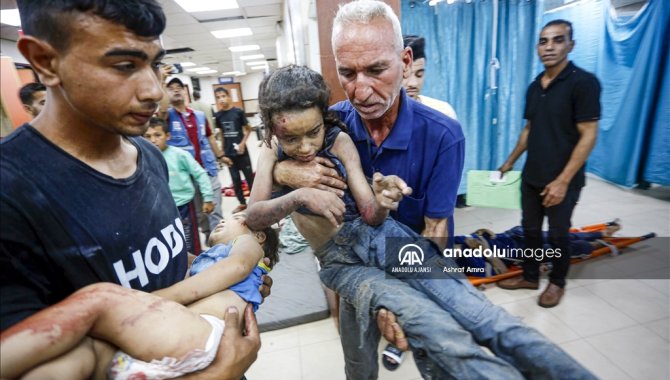 İsrail ordusunun çevresini hedef aldığı Gazze'nin kuzeyindeki hizmet veren son hastane boşaltılıyor