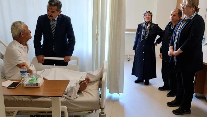 Kırklareli Valisi Ekici, tedavi gören hastaları ziyaret etti