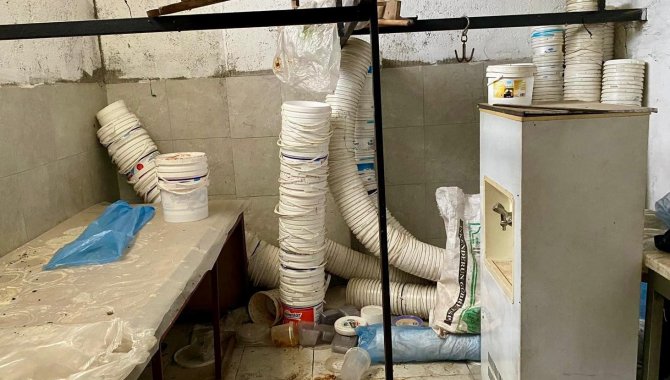 Süt Ürünleri İmalathanesinde Mide Bulandıran Görüntülere Zabıta Mührü