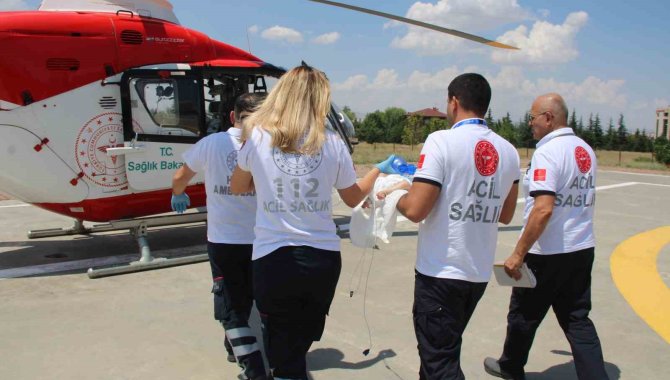 Helikopter Ambulanslar Ferah Bebeğin Gözü İçin Havalandı