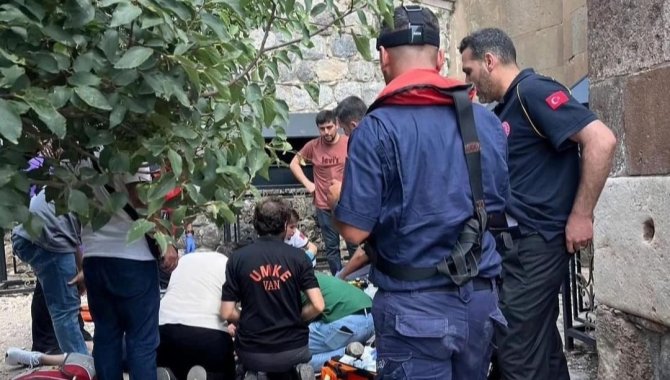 Akdamar Adası’nda Yaralanan Vatandaşın İmdadına Ambulans Helikopter Yetişti