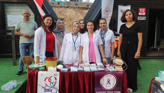 Sağlık Ekipleri Kansere Karşı Bilgilendirme Çalışmalarını Sürdürüyor