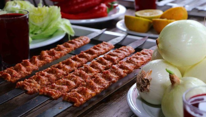 Adana Sıcağı Besin Zehirlenmesi Vakalarını Arttırdı