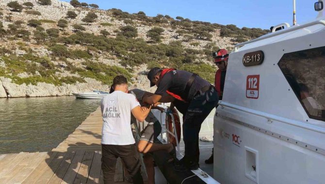 Marmaris’te Ticari Yatta Rahatsızlanan Vatandaş Tahliye Edildi