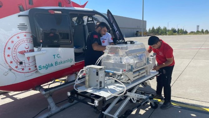 Şanlıurfa'da ambulans helikopter 3 günlük bebek için havalandı