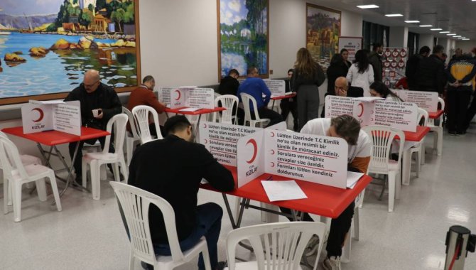 Yalova'da başlatılan kan bağışı kampanyasına yoğun ilgi